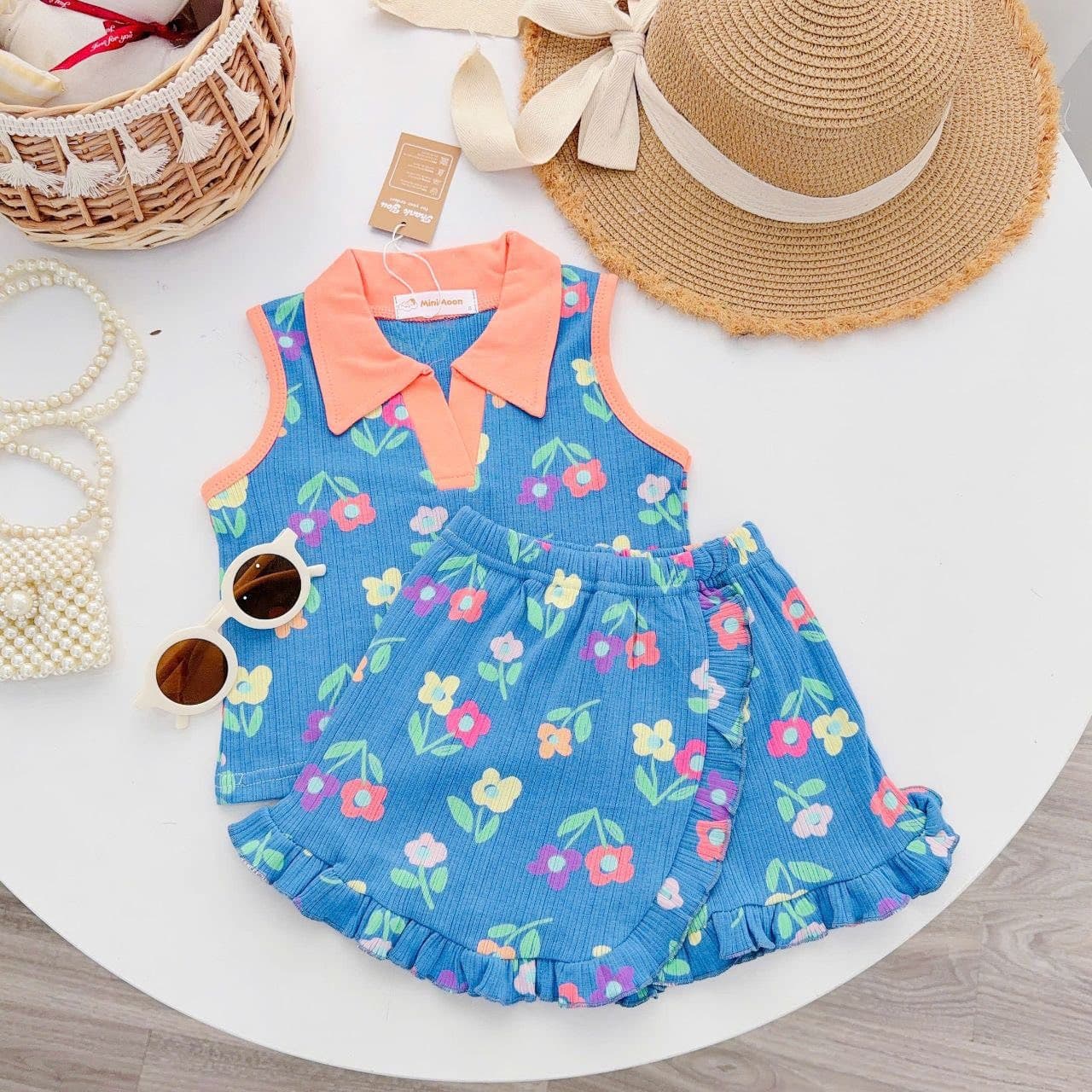 V-neck with Collar and Skort